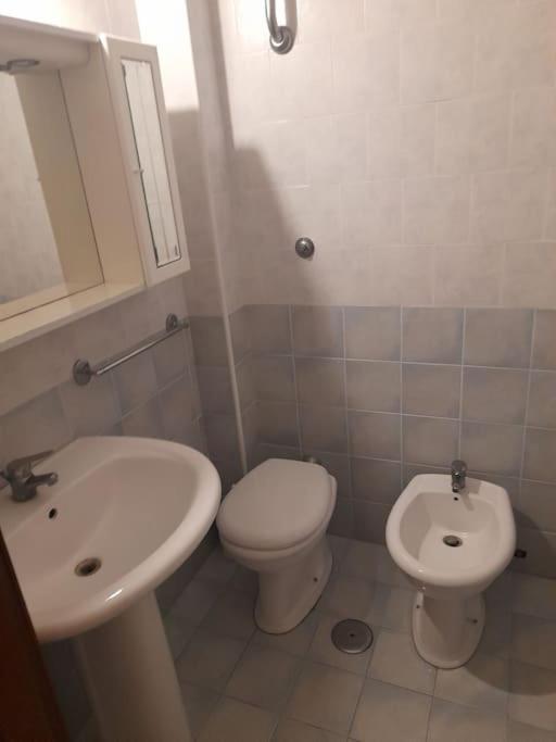 Casa Vacanza Villa Rita Mondragone Eksteriør billede